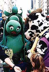 Penelo Pea Pod at the Easter Parade milieu
